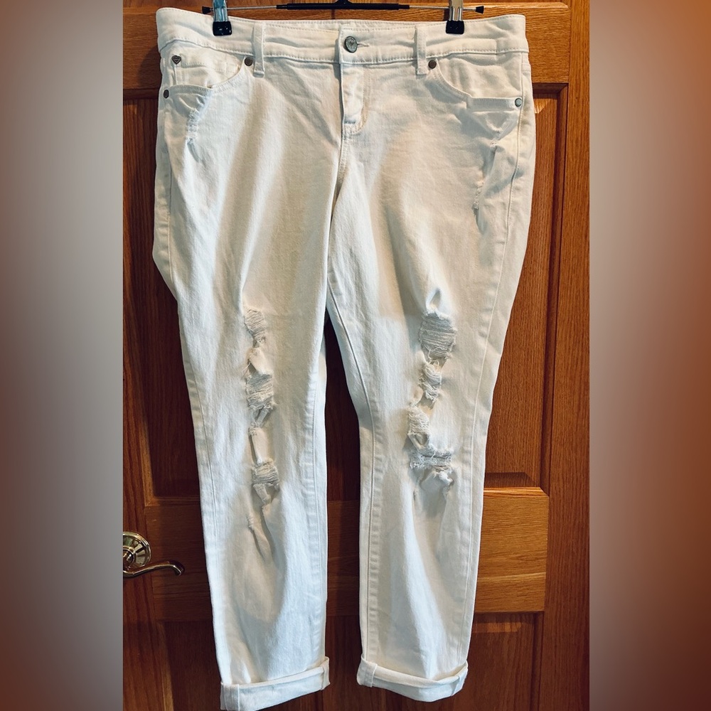 Torrid White Distressed Summer Denim Boyfriend Plus Jeans With Stretch Size 14